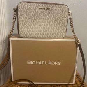 Michael Kors Crossbody New without tags